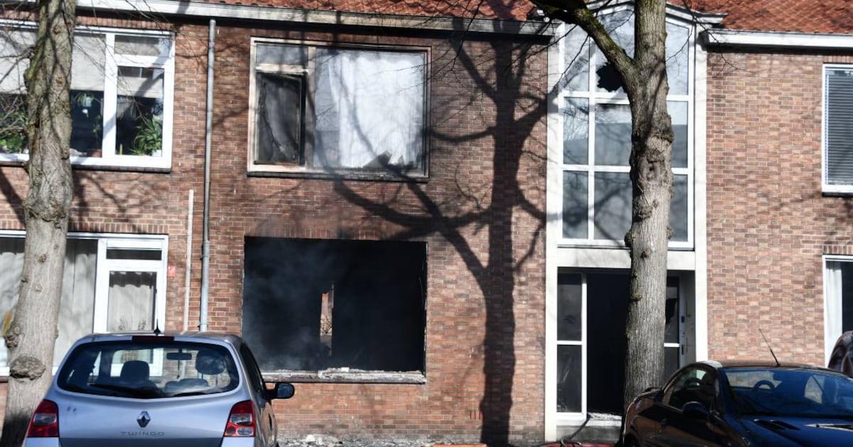 Grote brand in woning en schuur aan Nieuwstraat in Vlissingen geblust