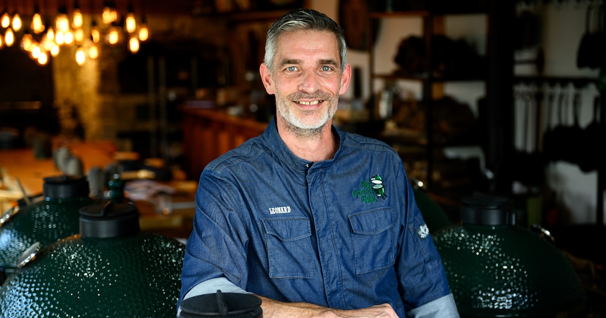 Brabantse ‘barbecuekoning’ Leonard waarschuwt: ‘Geen olie op je barbecue, dat eindigt in steekvlamme