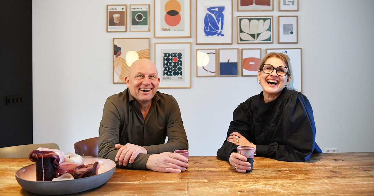 Welkom in het huis van Eddy (58) en Ilse (55): hij bouwt een droomkeuken, zij sleept vijftig kussens