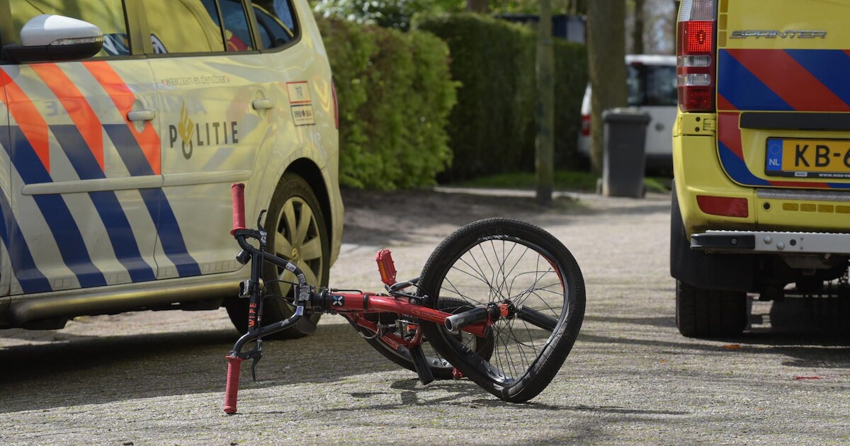 Jongen op fiets aangereden door bestelbus in Galder