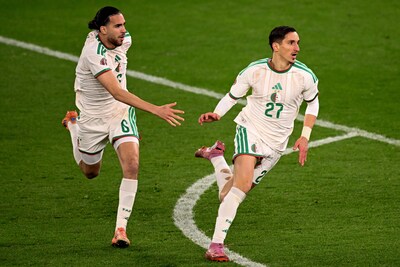 https://images.bndestem.nl/Yjg2NjE5OGVlOWE1Yjg1M2EwMTIvZGlvLzI2ODMxODEwNy9maXQtd2lkdGgvNDAw/algeria-s-midfielder-6-ramiz-zerrouki-and-algeria-s-forward-27-adil-boulbina-celebrate-after-the-africa-cup-of-nations-can-round-of-16-football-match-between-algeria-and-democratic-republic-of-congo-at-the-prince-moulay-el-hassan-stadium-in-rabat-on-january-6-2026-photo-by-sebastien-bozon-afp