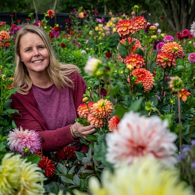 Hilda’s (48) bloementuin leert kinderen en andere tuinliefhebbers meer over bloemen en de natuur