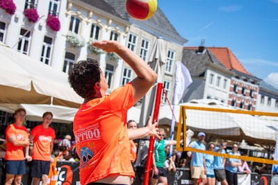 Zonnige plaatjes: zo zag het Bergse beachvolleybaltoernooi eruit