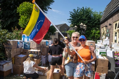 ‘We moeten de Venezolanen helpen’: Katiuska en Bianca nemen het voortouw bij een enorme hulpactie