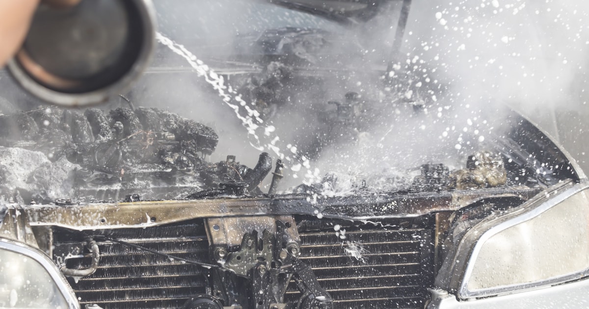 Voertuig in brand op de A58 bij Tilburg: rijstrook dicht, flinke file vanuit Breda