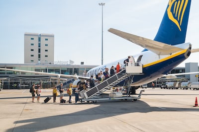 Ryanair past beleid zitplaatsen ouders met kind met tegenzin aan: ‘Geen tijd meer aan verspillen’