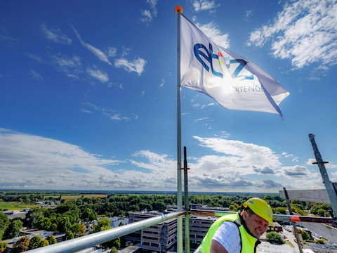 Nieuwbouw ETZ bereikt hoogste punt op 45 meter: ‘Patiënt kan snel geholpen worden, alle spoedzorg zit hier samen’