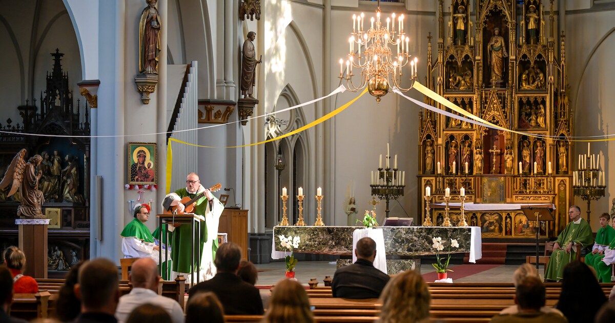 Poolse parochie verhuist naar Berghem; Heilig Hartkerk aan eredienst onttrokken