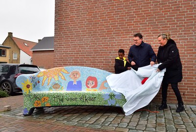 https://images.bndestem.nl/YmJiMTY1NmQwMzFmN2UxMTJjMzgvZGlvLzI2NTk1NjcyNC9maXQtd2lkdGgvNDAw/nlbeeld-bs20251127-4438-oudenbosch-20251128-pix4profs-petervantrijen-stoofa-bankje-onthult