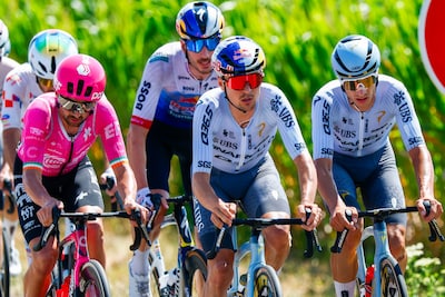 LIVE Tour de France | Vluchters strijden na lastige beklimming om ritzege, Tom Pidcock virtueel tweede in algemeen klassement