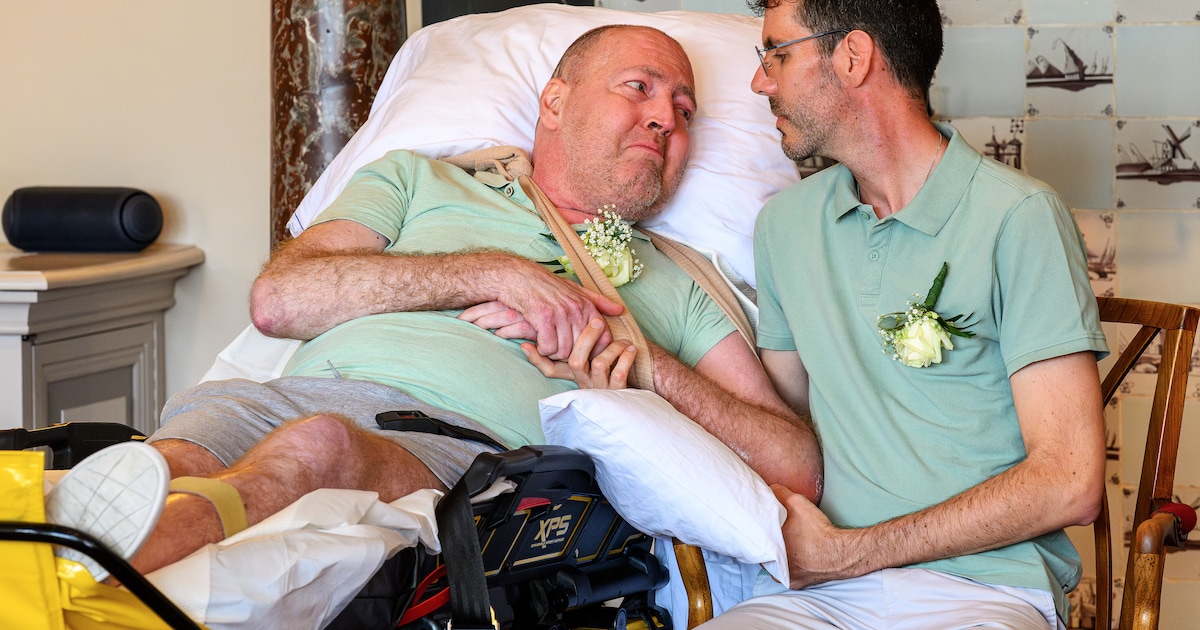 Laatste wens van Patrick (48) komt uit: terminaal zieke bruidegom trouwt met Henk na spoedactie van 