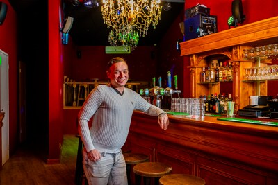 Eigenaar Richard van gay- en dragcafé Bonaparte overleden