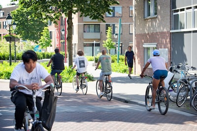 Gevaarlijke situatie op kruispunt in Breda: ‘De fietsers worden gelanceerd’