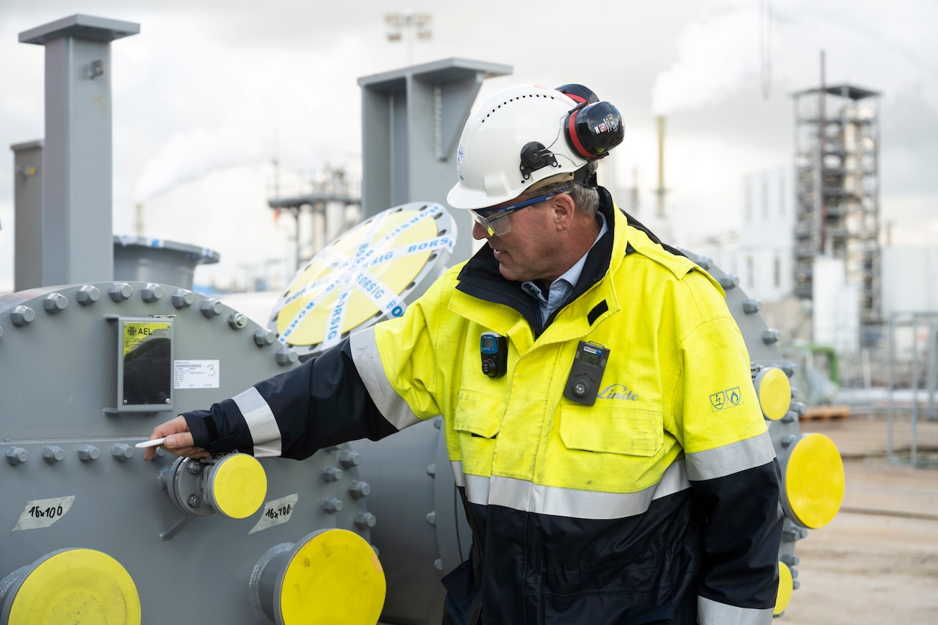 Shell Pernis deelt onverwacht stroomoverschot met buurman om ...