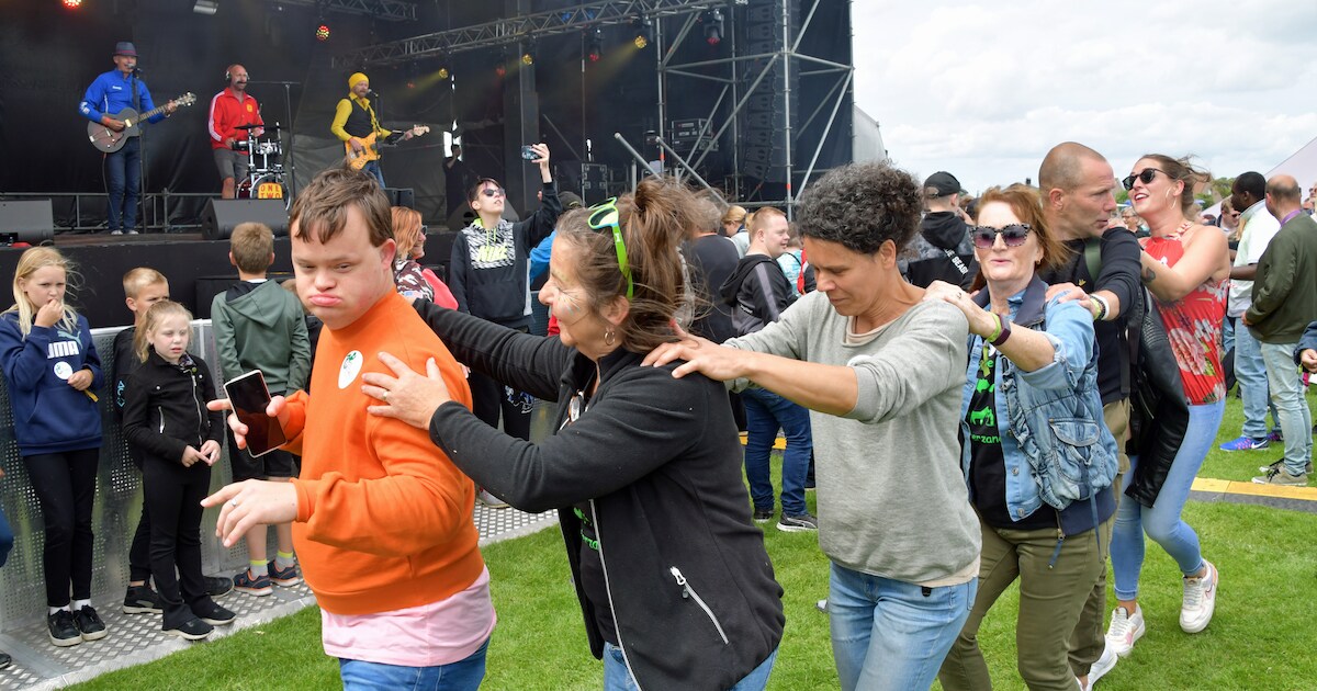 Feest op het festivalterrein bij GraauwRock for Specials