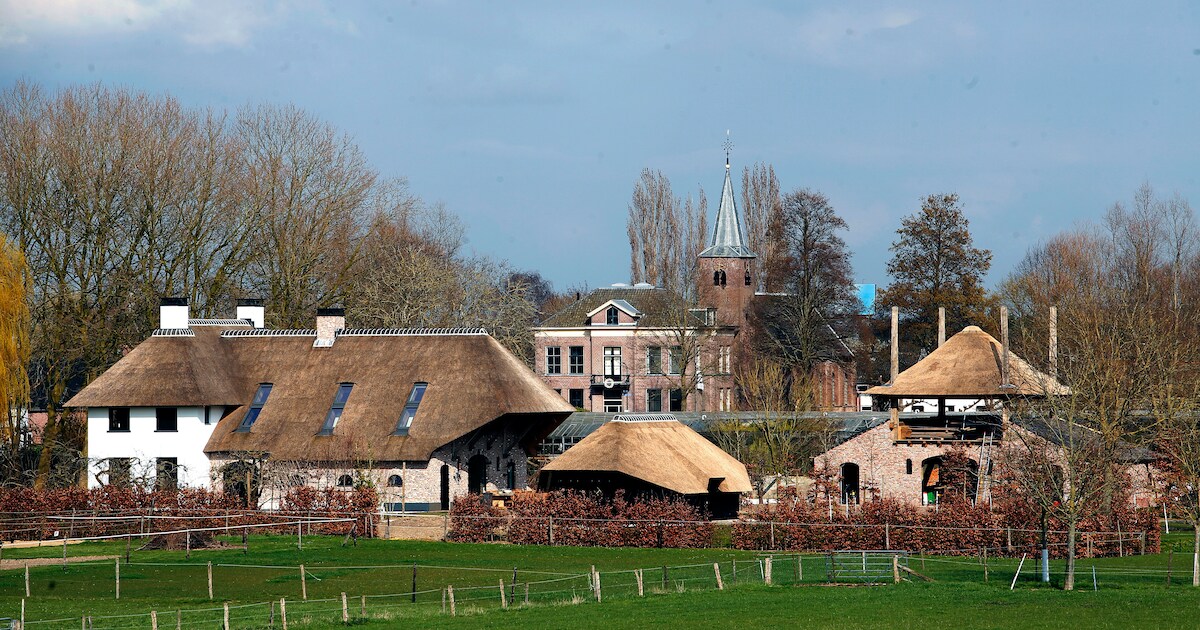 Groeten uit Tuil, waar nu eens geen huizen afgebroken worden, maar juist gebouwd