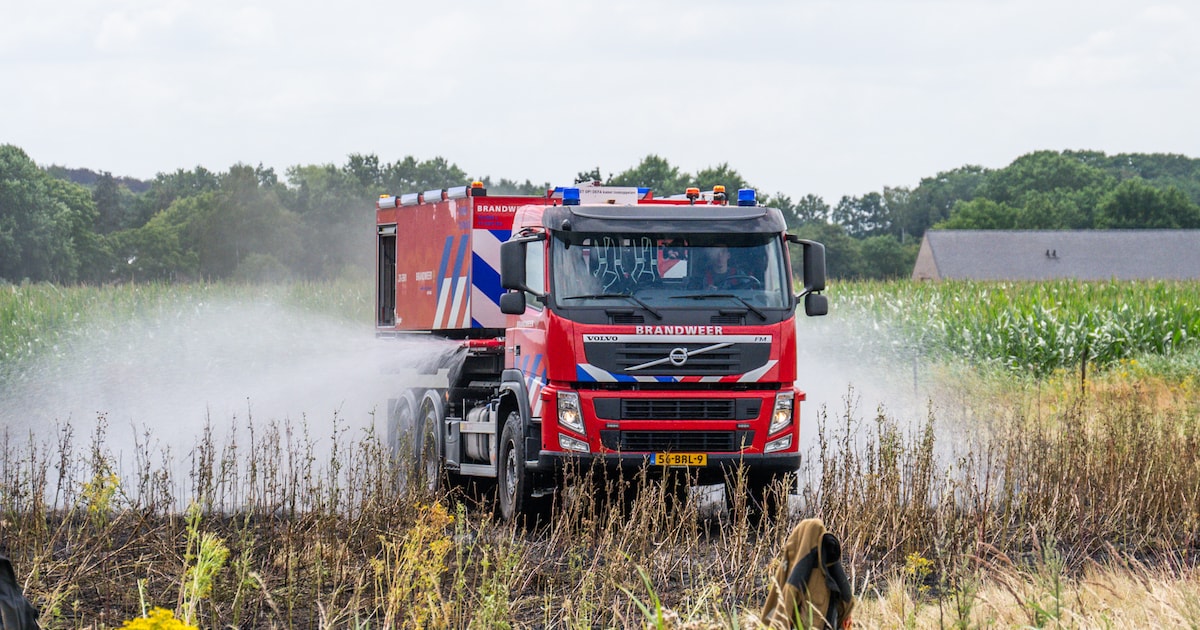 Brand op akker in Oudenbosch