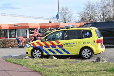 Busbestuurder (56) zag fietsend echtpaar over het hoofd: vrouw (70) overleefde dat niet