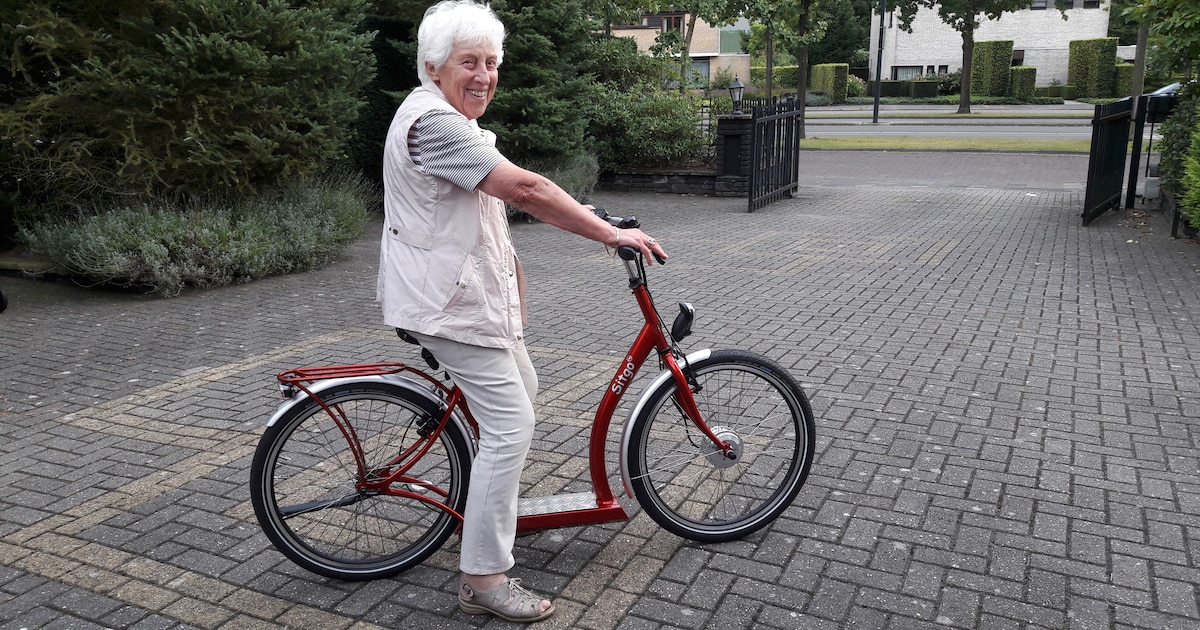 De vrolijke loopfiets houdt Miep de Koningh (89) jong | Regio | BN ...