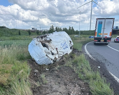 Vrachtwagen verliest rupsband van 36.000 kilo: verbindingswe
