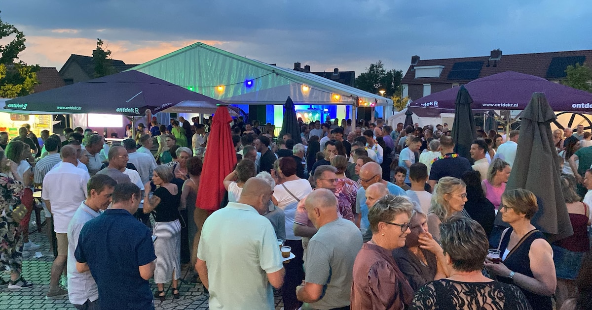Sprundelnaren trotseren extreme hitte voor Sint Jansfeesten: ‘Mooi dat zóveel mensen zijn gekomen’