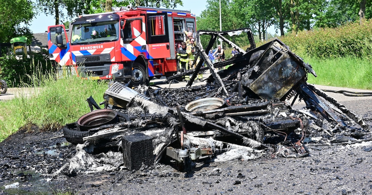 Caravan volledig uitgebrand in Rijsbergen