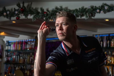 Droomdebuut voor Jimmy van Schie: Bredase darter bij eerste EuroTour direct naar kwartfinales