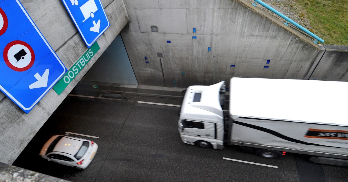 Westbuis Westerscheldetunnel weer open na botsing