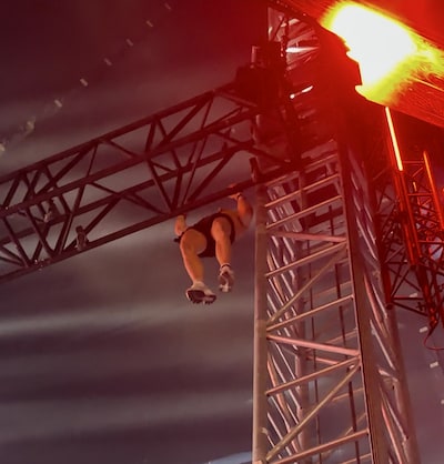 Man klimt 10 meter hoog in mast op Intents Festival en doet 