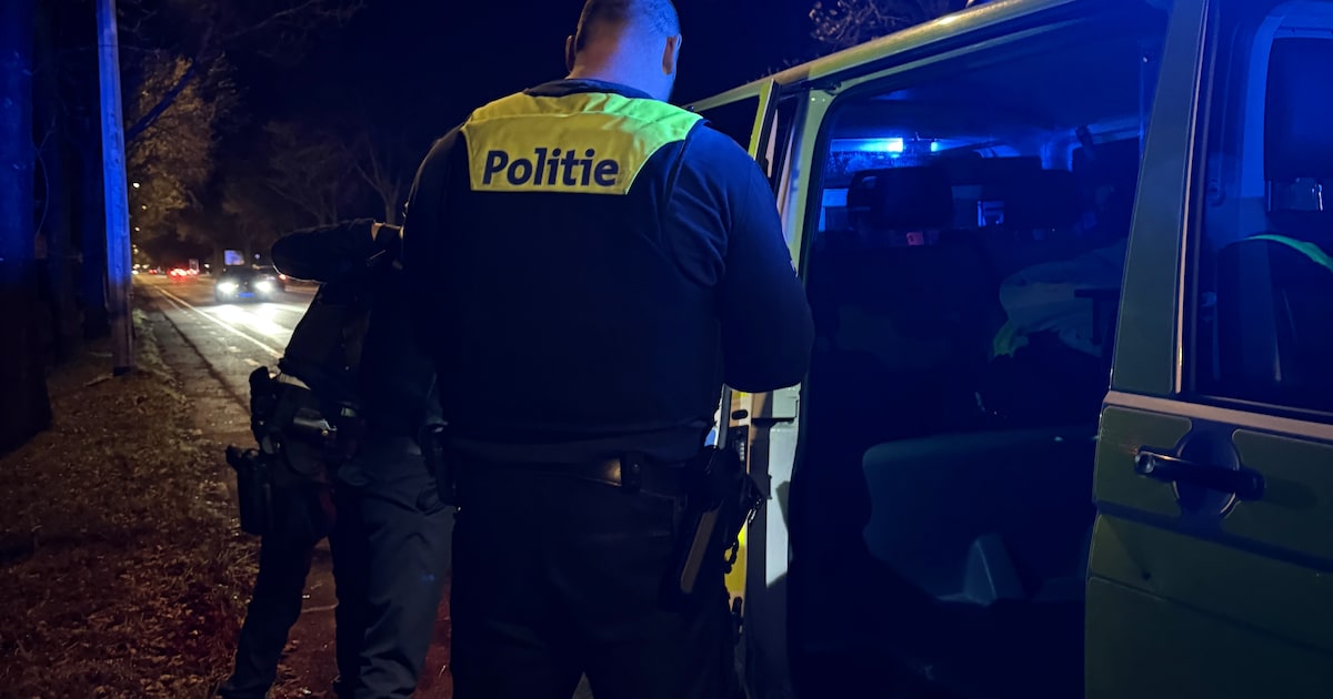 Dronken bestuurder knalt voortuin in Kalmthout binnen: bewoonster schrikt wakker van luide klap