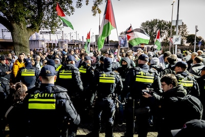 Betogers mogen honkbalstadion in Rotterdam niet langer blokkeren