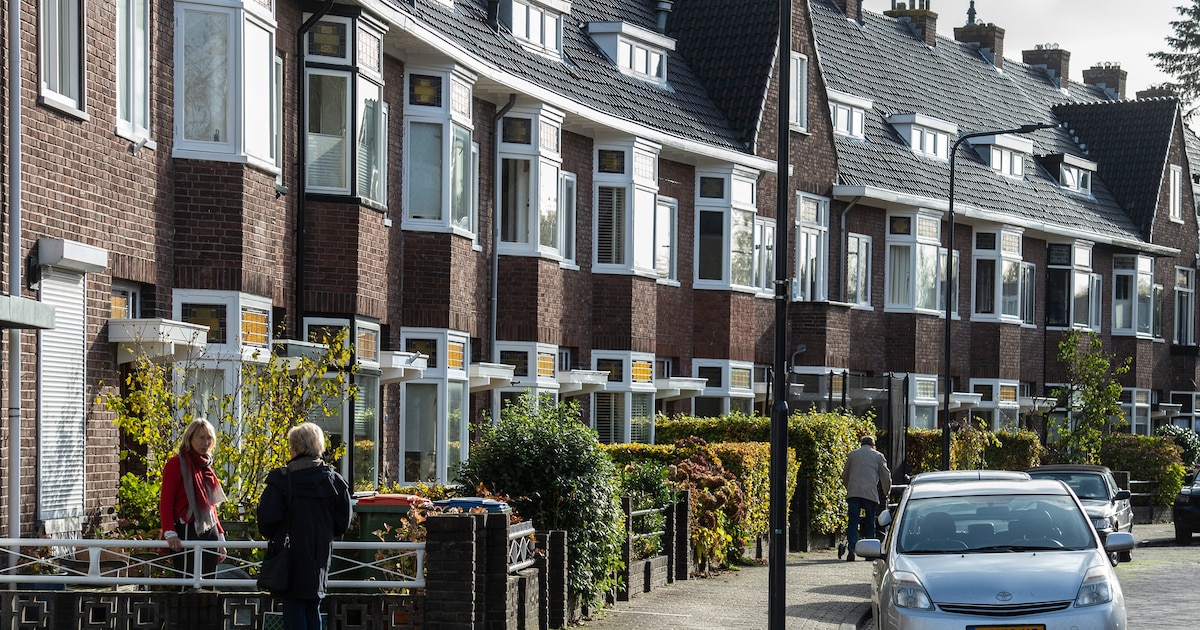 Man stelt dat er 700 auto's per dag langs zijn huis rijden en is dat helemaal beu