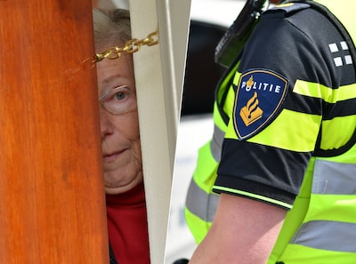 Foto bij: Politie gaat de mist in: onschuldige man herkenbaar op tv ‘na afpersen’ vrouw (89)