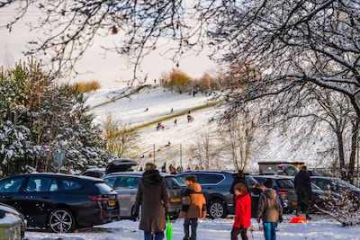 LIVE Sneeuw in Brabant | Code geel nogmaals verlengd tot dinsdagavond, CBR stelt praktijkexamens voo