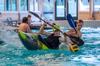 Bergse kanovereniging Zeewitoe houdt eskimoteercursus in Hoogerheide