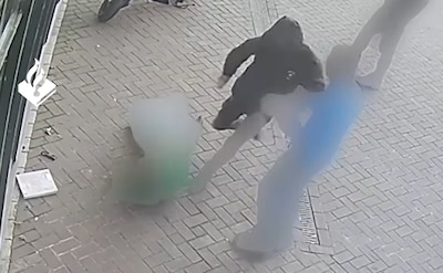 Mishandeling van man in Feyenoordshirt in Amsterdam was zo heftig dat hij even in rolstoel zat