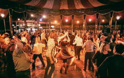 Essen duikt terug in de tijd: afterwork in spiegeltent draait hele avond vinyl