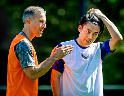 Feyenoord oefent in voorbereiding op nieuwe seizoen tegen Conference League-finalist
