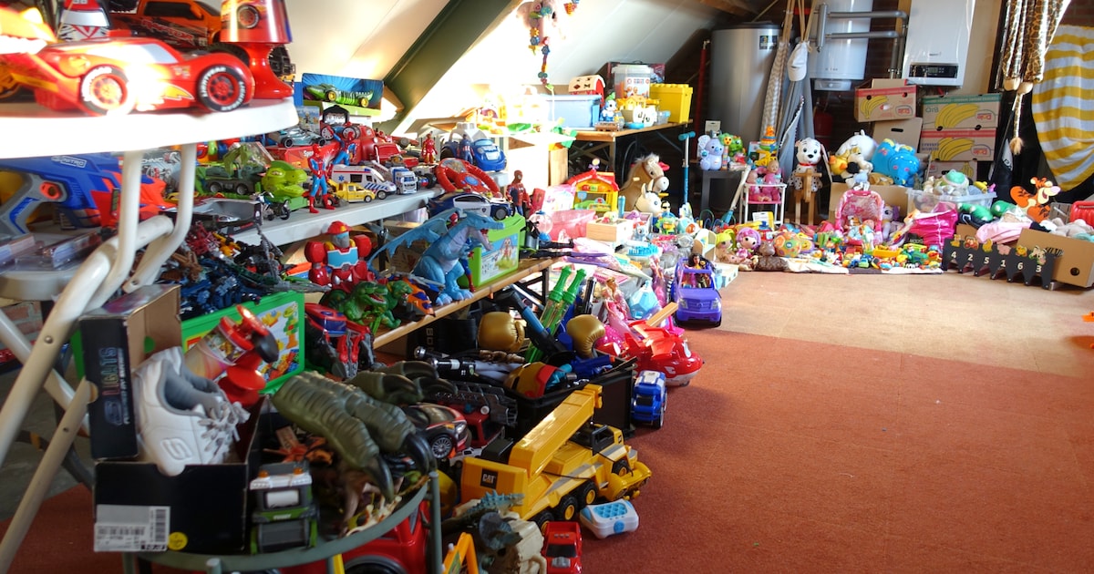 De zolder van Lieke (35) uit Reusel ligt vol met speelgoed om als cadeautjes weg te geven aan kinder