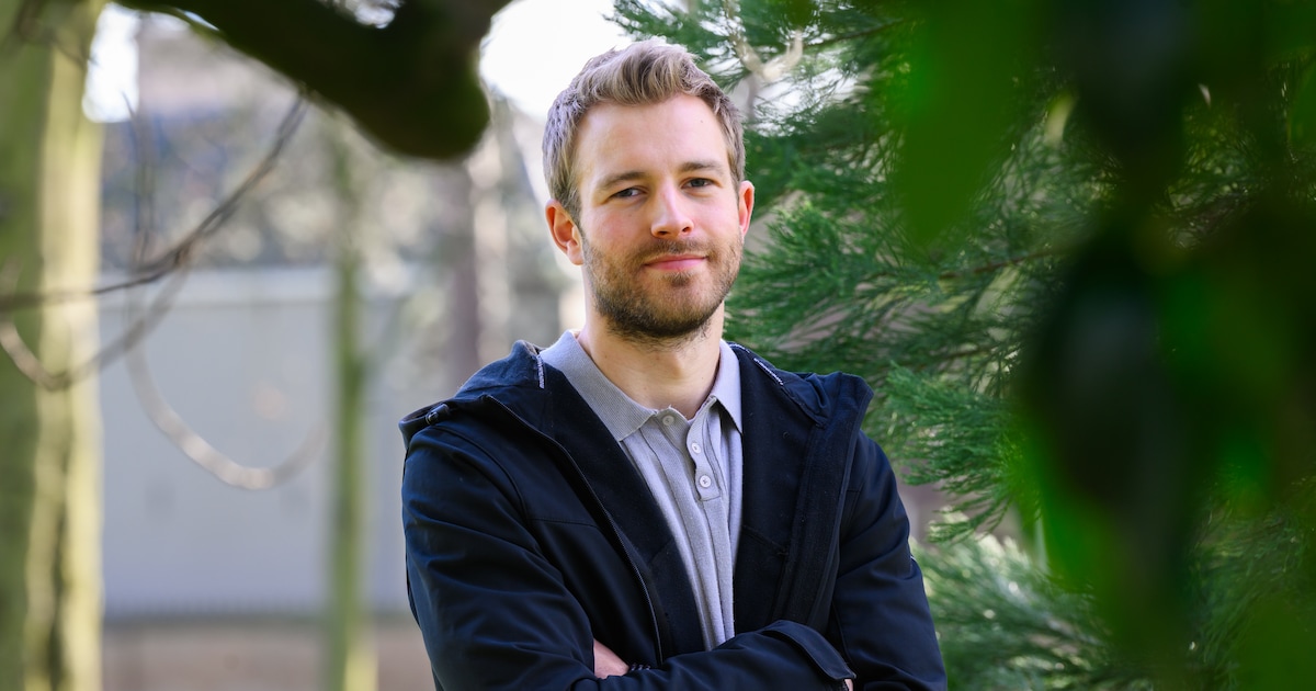 Jonathan van Eerd helpt brugklassers aan cyberrijbewijs: ‘Denk twee keer na voor je ergens op klikt’