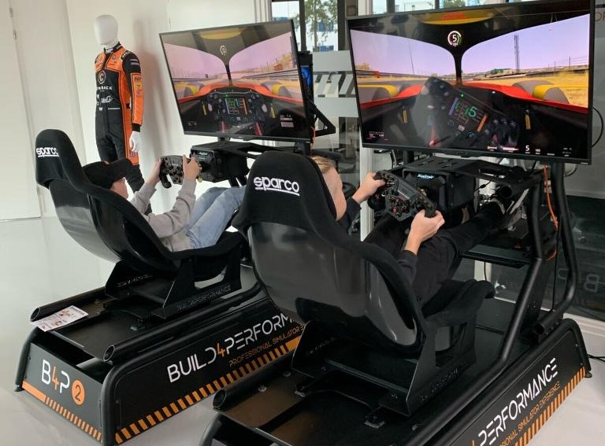 Een voorbeeld van de racesimulatoren die bij The Race Club komen te staan