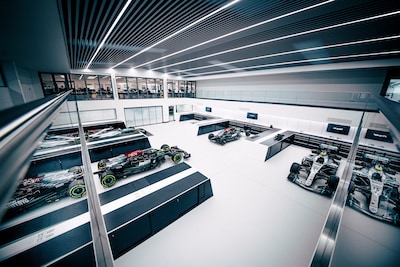 Dit is de droomfabriek van Mercedes: 1250 man, 80 miljoen euro en heilig geloof in de wereldtitel