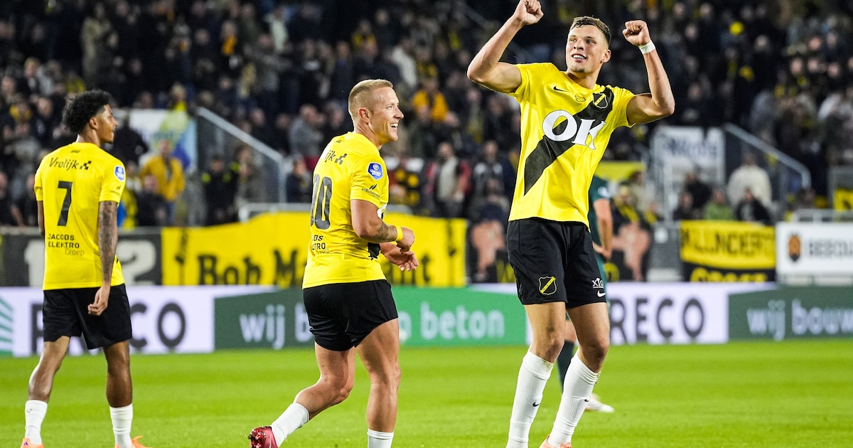 LIVE | Van Hooijdonk denkt derde goal te maken, maar vlag is omhoog
