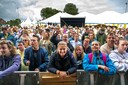 Het publiek geniet van K3-tributeband Alle Kleuren.