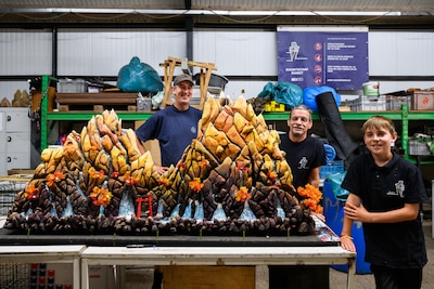 Buurtschap Markt zorgt letterlijk voor hoogstandje op corso: Japanse watervallen kletteren van wagen