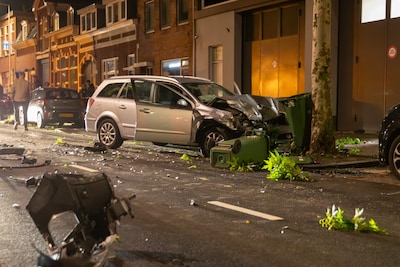Auto’s botsen allebei tegen boom bij ongeval in Be