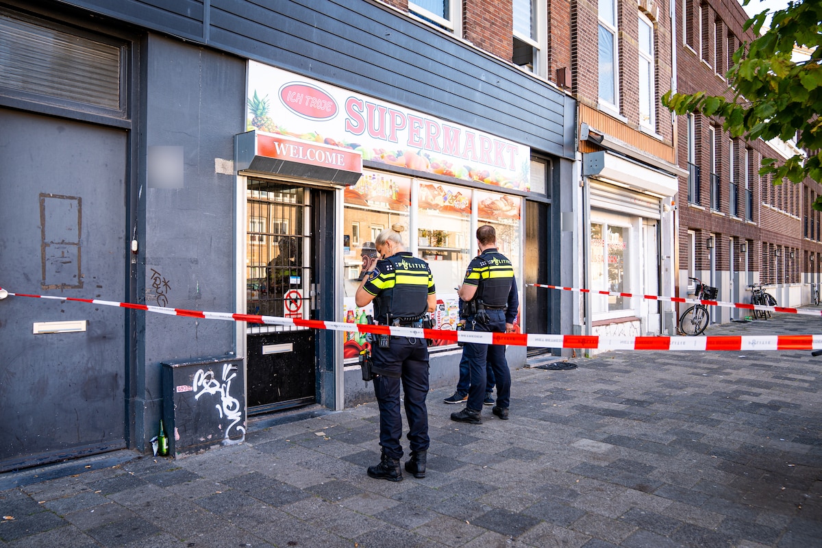 In Rotterdam-Zuid heeft dinsdagmiddag een overval plaatsgevonden op een Poolse supermarkt.
