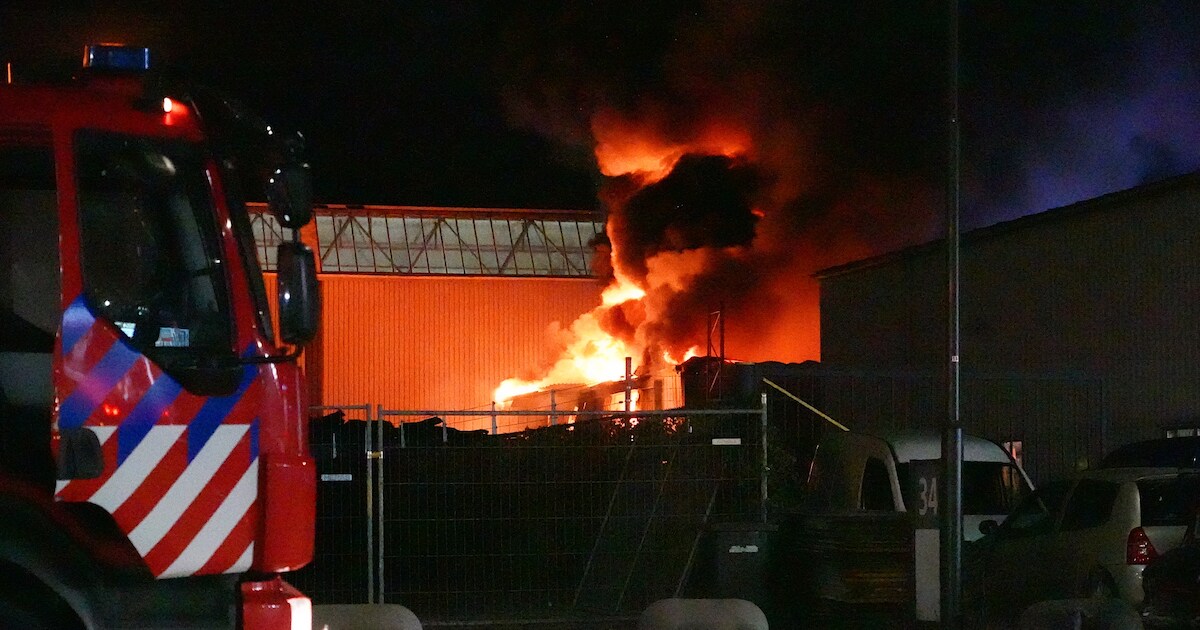 Zeer grote brand op Meerval in Raamsdonksveer