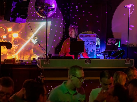 De Bommel brengt jubilerend Clip Café voor één keer naar Mezz: ‘Ik denk dat er hier ook wel verkeringen zijn ontstaan’