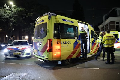 Twee scooterrijders gewond bij harde botsing op Straatweg in Rotterdam